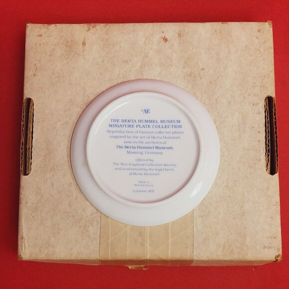 Schmid Berta Hummel Museum Miniature Plate Collection 1975 - Picture 3 of 9